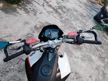 aprilia dorsoduro 750 