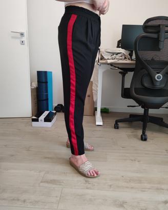 Pantaloni Zara Basic neri con banda rossa