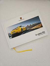 Porsche 911: Il Mito in Carta e Inchiostro
