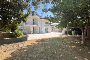 VILLA A SCHIERA D'ANGOLO A BARONISSI