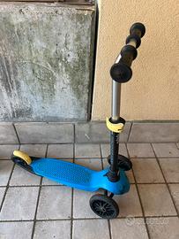 Monopattino a 3 ruote