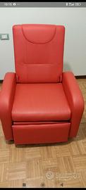 Poltrona in pelle sintetica rossa