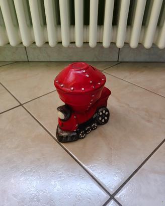 Salvadanaio a forma di locomotiva a vapore