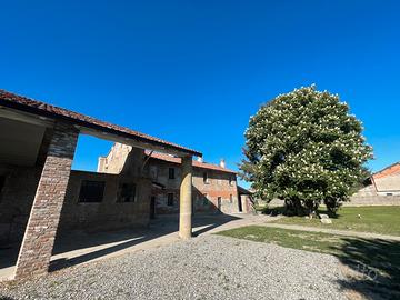 Cascinale con casa + rustici + terreno