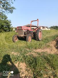 trattore massey Ferguson 