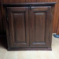 Credenza antica in legno a due ante