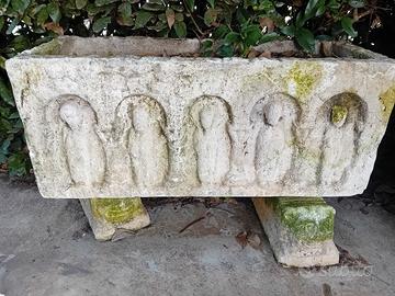 vaso in cemento bianco