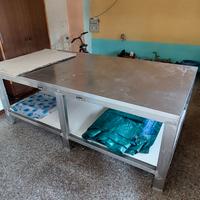 tavolo da lavoro in acciaio