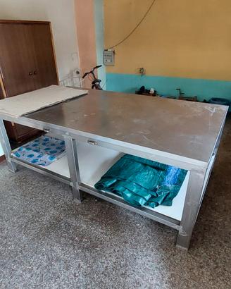 tavolo da lavoro in acciaio