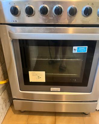 Cucina con forno elettrico