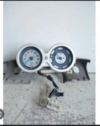 ricambi vari Piaggio Beverly 125/200/250 anno 2002
