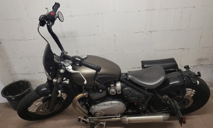 Triumph bonneville bobber