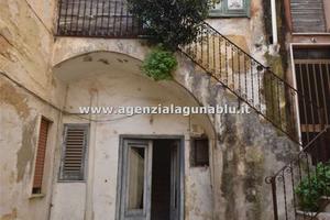 Casa semi-indipendente 200 mq da ristrutturare