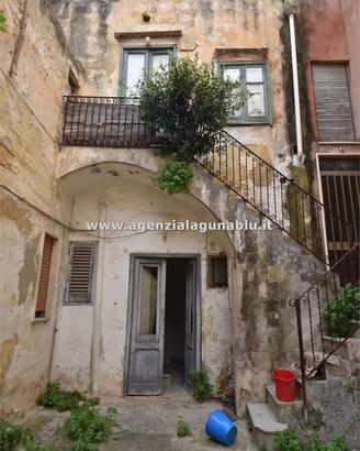 Casa semi-indipendente 200 mq da ristrutturare