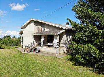 Villa di 230 m² con 4 locali a Monteu Roero