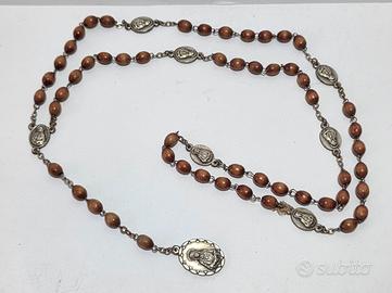 Rosario vintage in legno e placchette in metallo