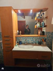 Mobile bagno con specchio lavabo e base in granito