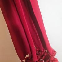 Sciarpa in lana rossa con pompon