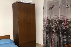 Camere singole arredate per studentesse