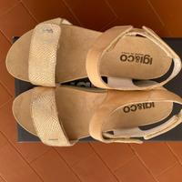 Sandali comodi IGI&CO, beige e bianchi, con velcro