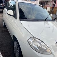 Lancia Ypsilon 1.3 MJT 75 CV Platino