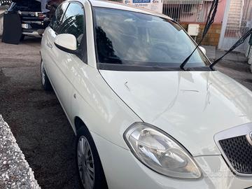Lancia Ypsilon 1.3 MJT 75 CV Platino