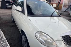 Lancia Ypsilon 1.3 MJT 75 CV Platino