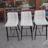 sgabelli in ecopelle bianchi