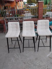 sgabelli in ecopelle bianchi