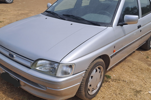 Ford Escort Ghia 1.4 anno 1993