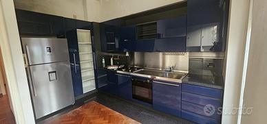 Cucina laccata blu