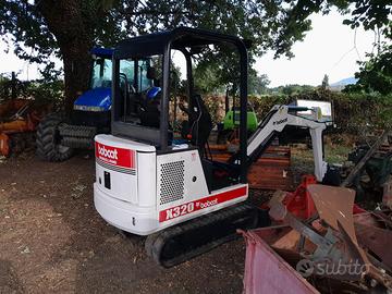 Miniescavatore bobcat 320
