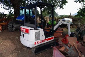 Miniescavatore bobcat 320