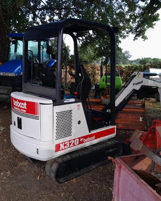 Miniescavatore bobcat 320