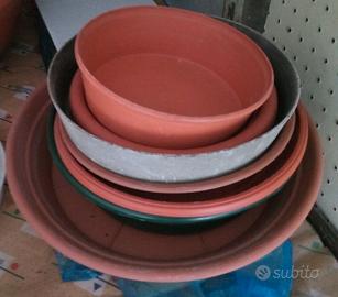 vasi plastica terracotta e sottovasi rotondi e ret