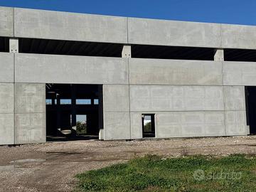 Immobile di 850 m² con 2 locali a Casoria