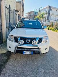 NISSAN NAVARA 2011