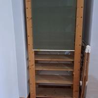 Scaffale con tendina