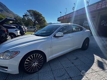 Jaguar XF 2.7D V6 Premium Luxury tagliandata e fat
