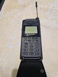 Motorola telefono GSM modello 8700 con scatola