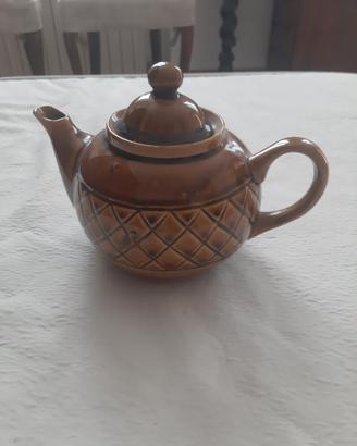 Teiera in ceramica lavorata