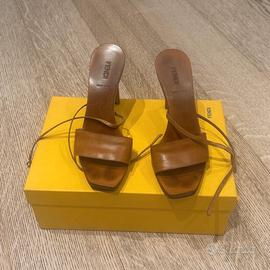 Sandali con tacco di Fendi