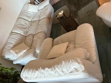 Divano in pelle bianca