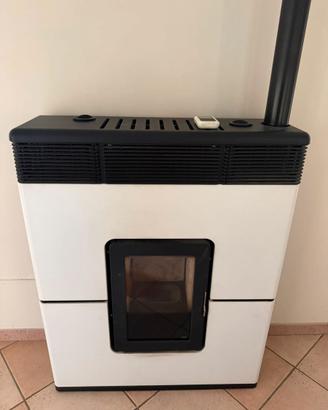 STUFA A PELLET MCZ PHIL0 C-AIR + 3 bancali PFEIFER
