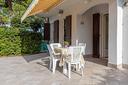 a-50-mt-dal-mare-con-giardino