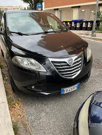 Auto lancia Ypsilon