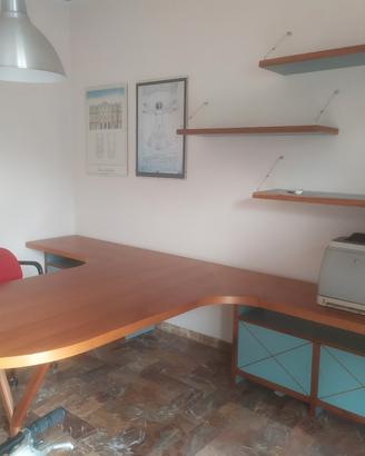 Scrivania-penisola uso ufficio (di fattura artig.)