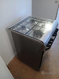 Forno con fornello indesit