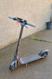 Monopattino elettrico NAVEE V25iINottimecondizioni
