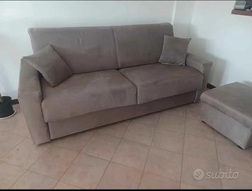 Divano letto con pouf  prezzo trattabile 